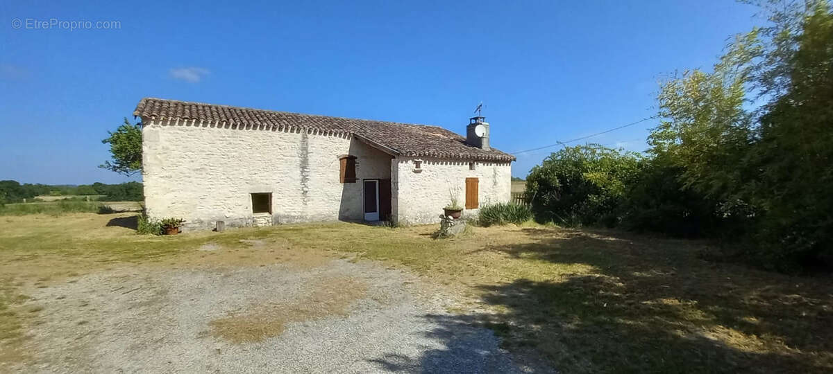 Maison à MONTAIGU-DE-QUERCY
