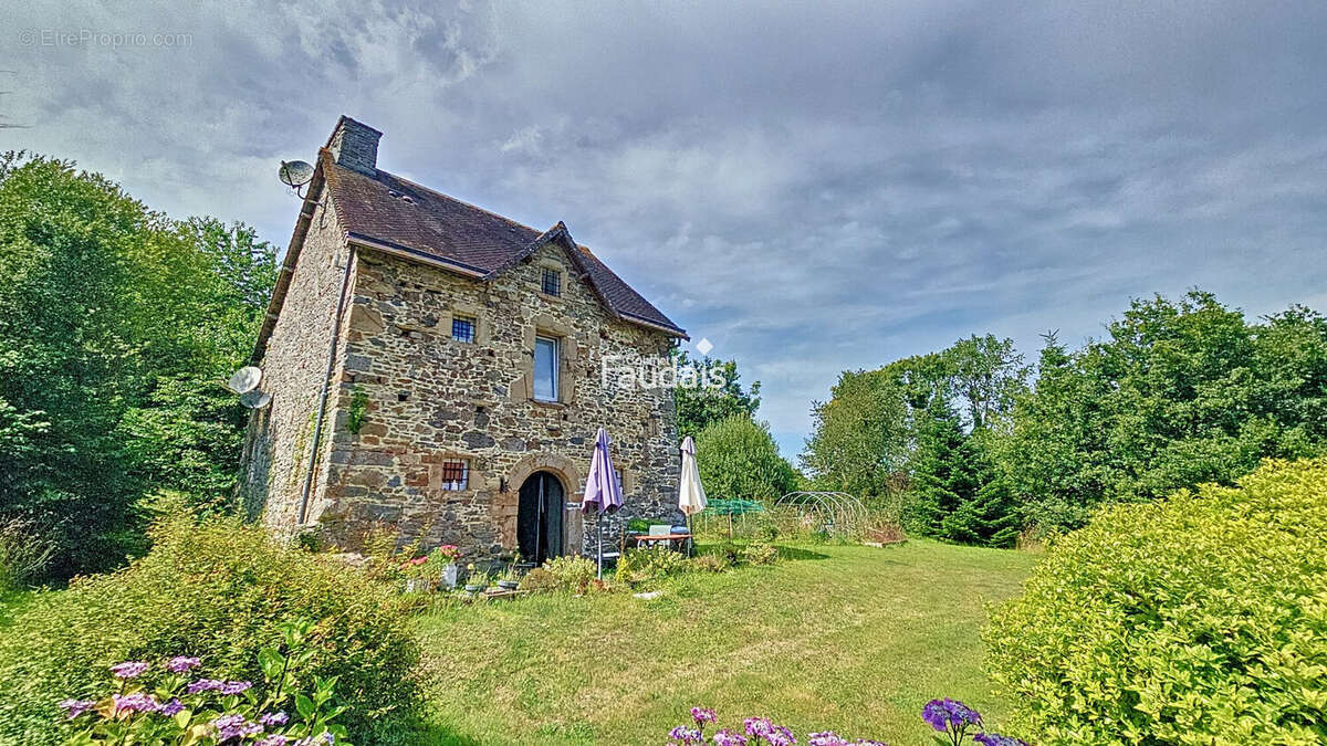 Maison 350 m² à Feugeres  - photo 2