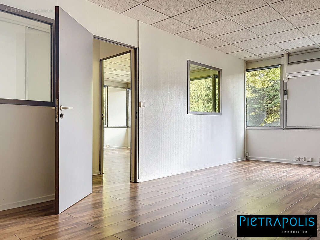 Bureau 97m² - Commerce à LISSIEU