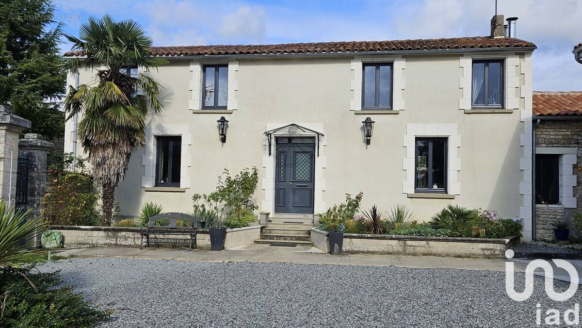 Photo 1 - Maison à BESSE