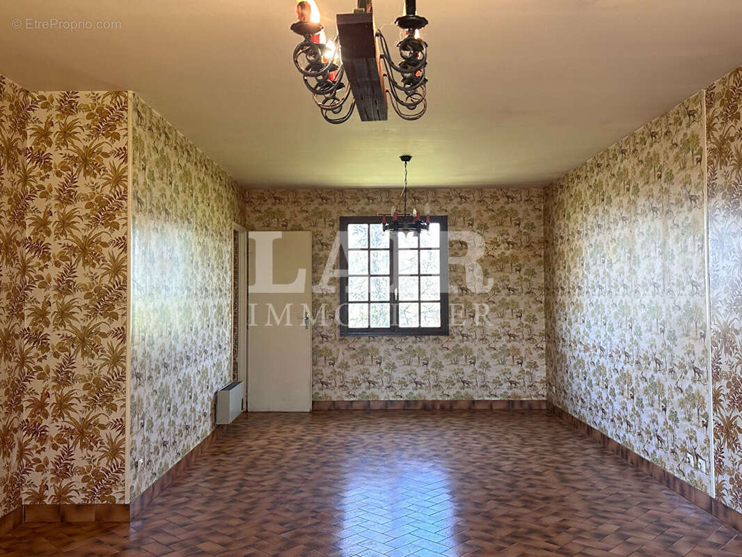 Maison à CONDE-SUR-HUISNE