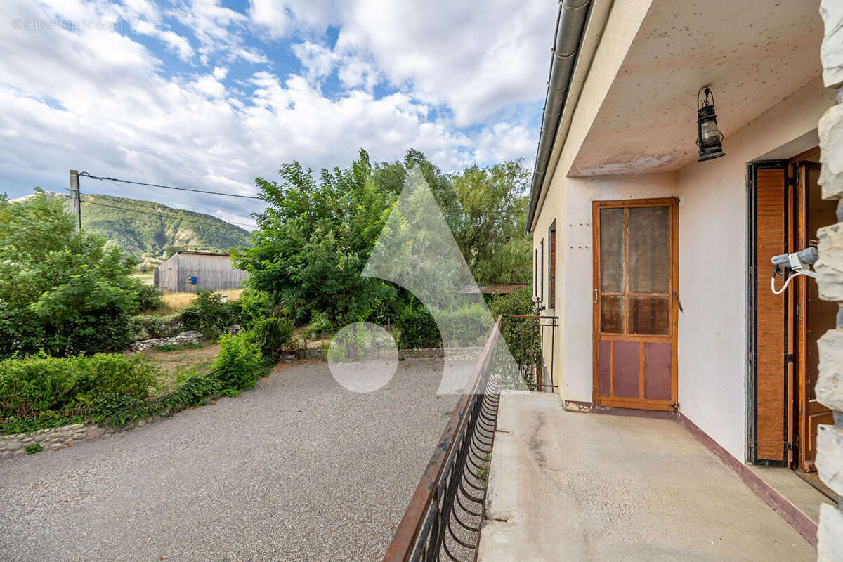 SIGOTTIER (05700) - Maison T4/5 avec grand garage et terrain plat ! - photo 13