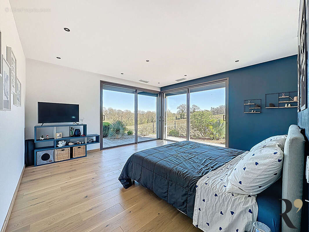 Maison à SAINT-PIERRE-DE-LAGES