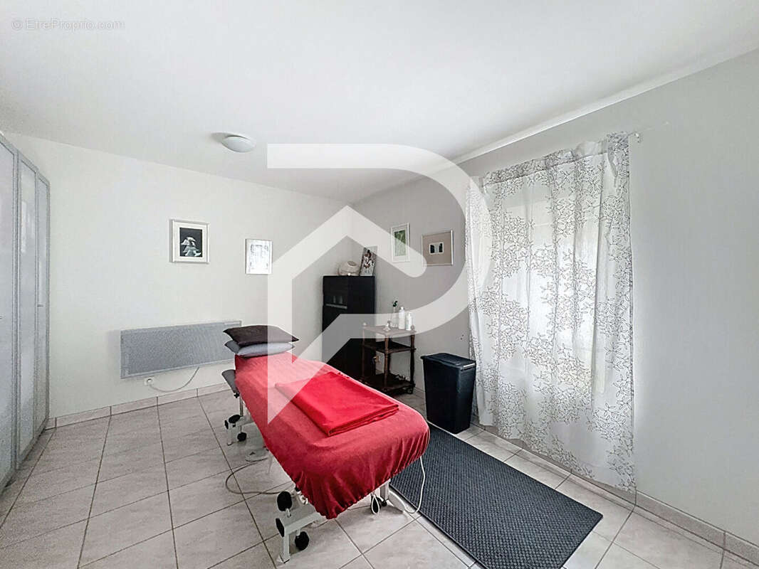 Maison à ALBA-LA-ROMAINE