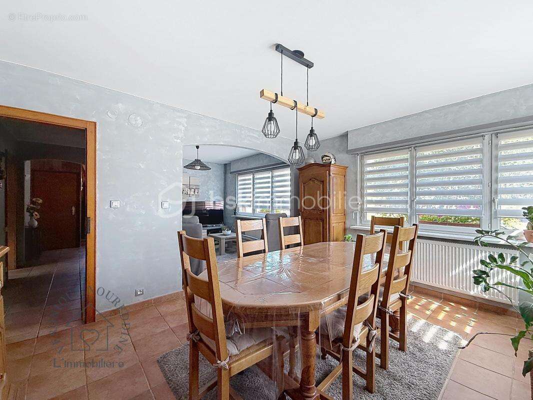Maison 4 chambres, 3 garages, jardin, proche des commodités - photo 2