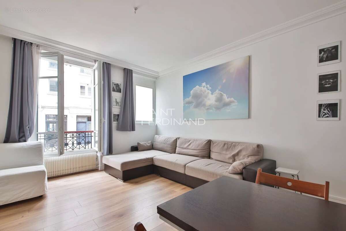 Appartement à PARIS-17E