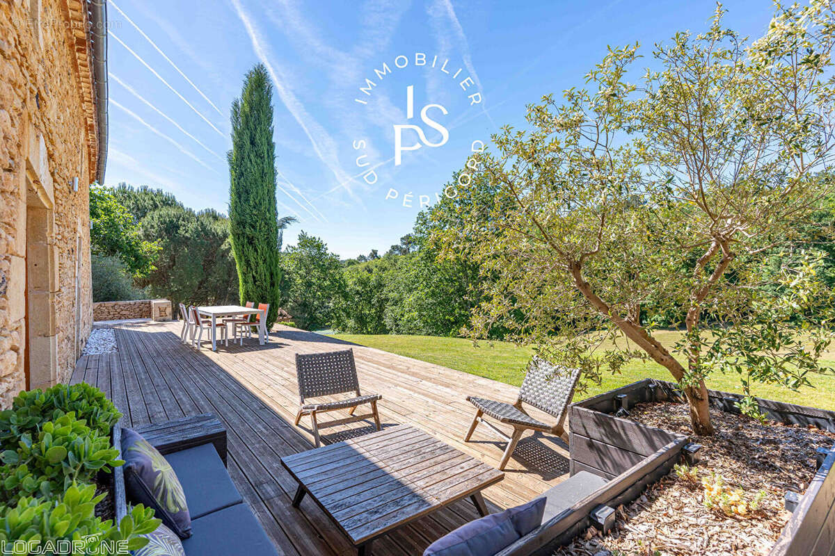 A proximité du chateau de Bonaguil ,Domaine de caractère du XVI siècle avec maison principale , gites - photo 18