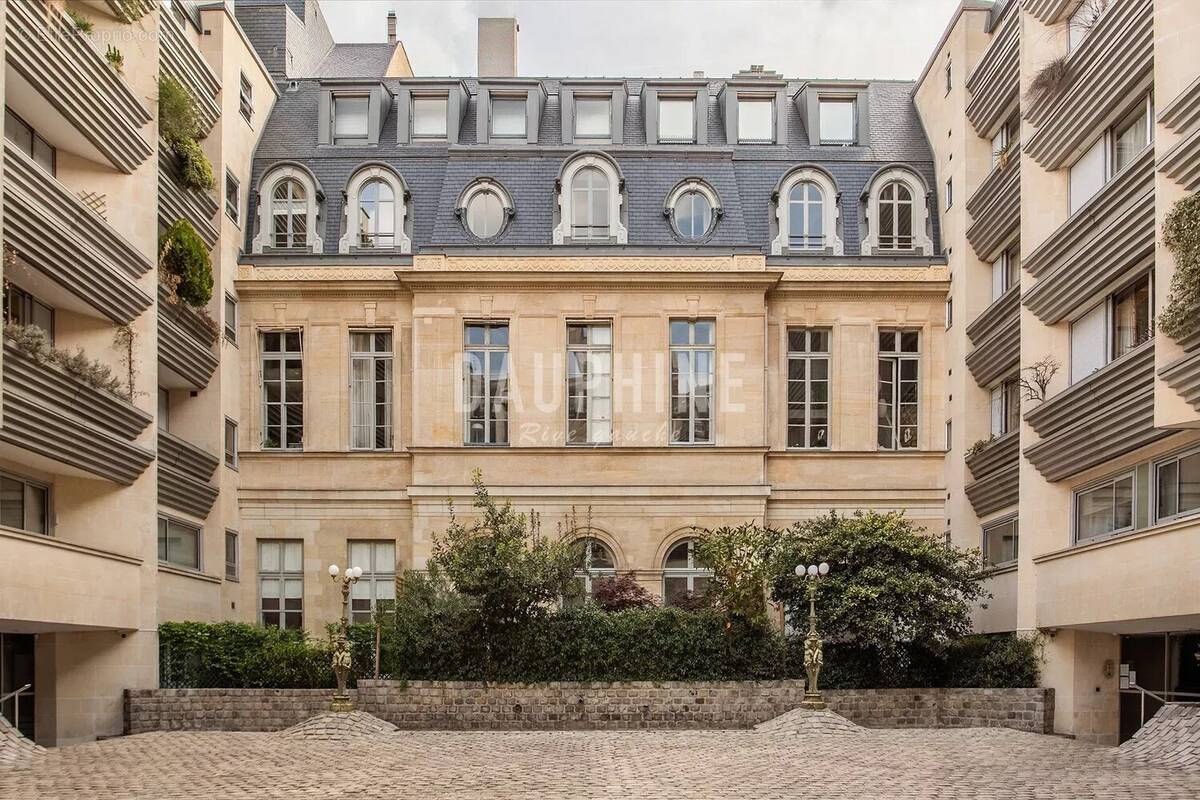 Appartement à PARIS-7E