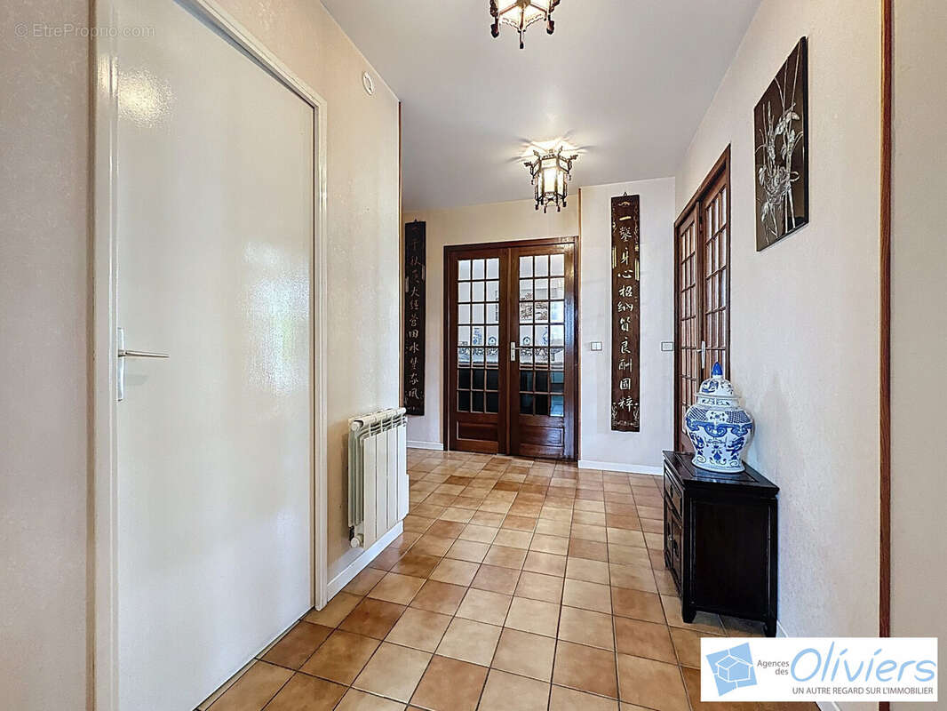 Maison à VOISINS-LE-BRETONNEUX