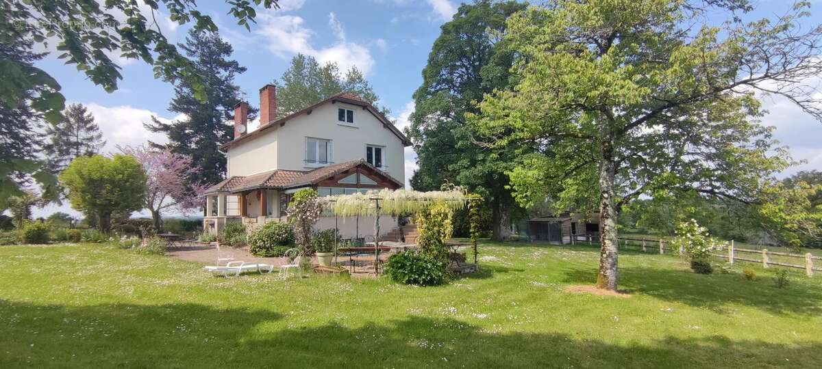 Maison à SAINTE-MARIE-DE-VAUX