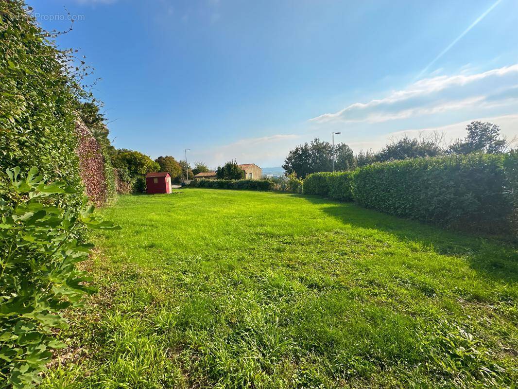 Terrain à SOYONS