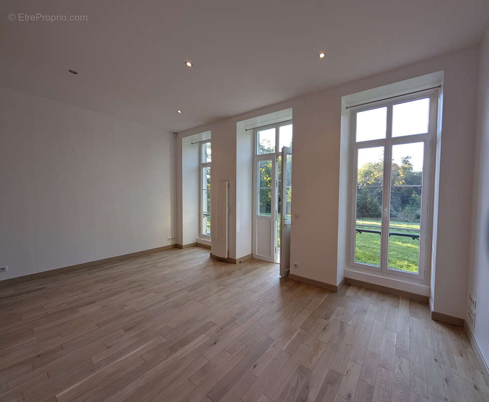 Appartement à SAINT-JEAN-DE-BRAYE