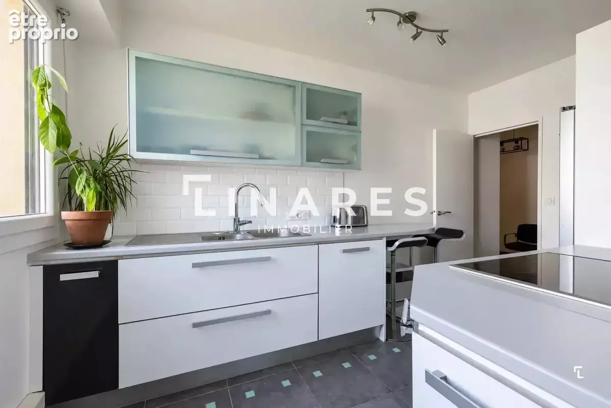 PRIVILEGE MERMOZ - Appartement T3 de 83 m2 - Terrasse de 7 m2 - Garage -  13008 Carré d'or - photo 6
