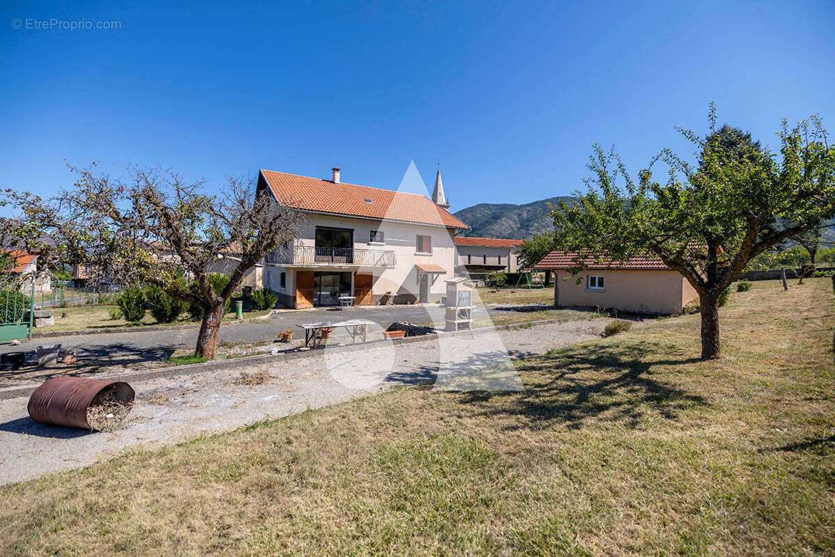 Maison à BELLAFFAIRE