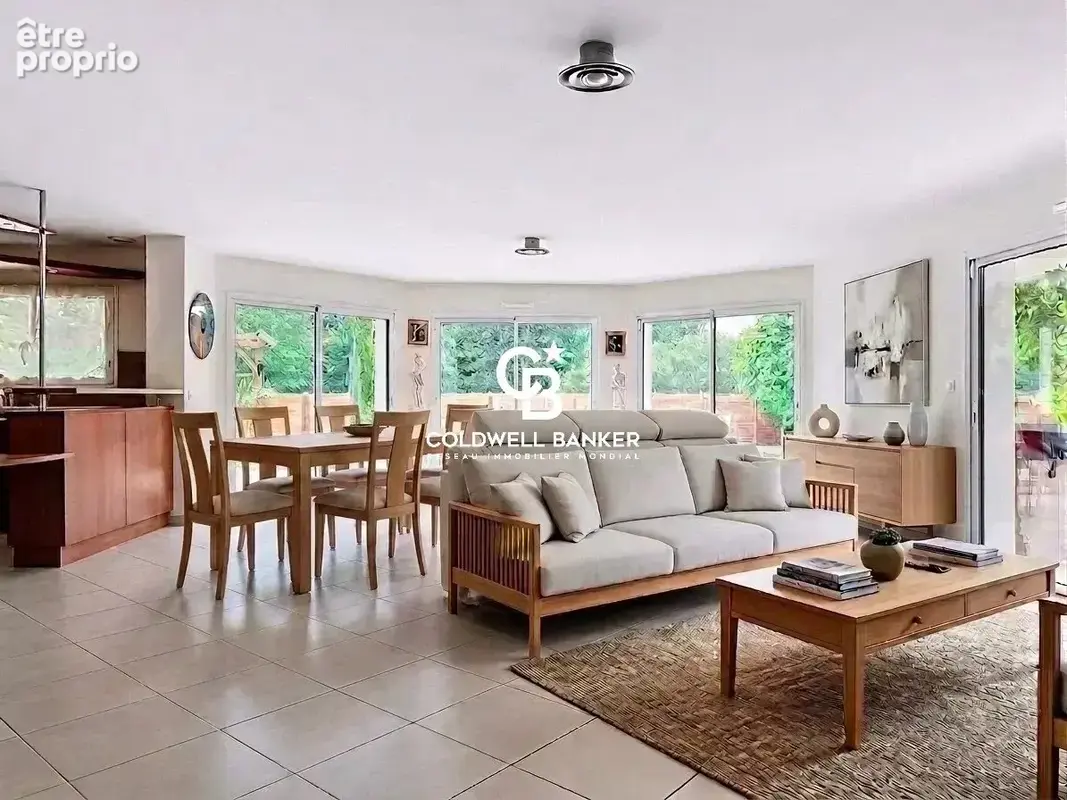 La Roche sur Yon, maison 5 chambres,  avec piscine chauffée et double garage double. - photo 4