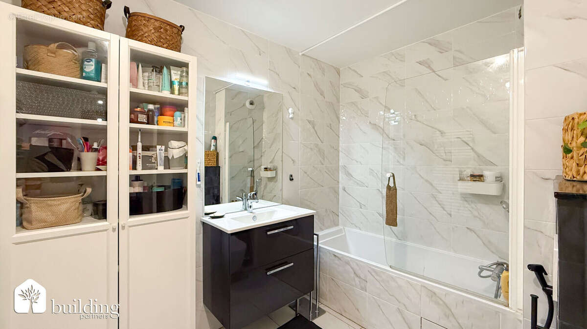 Appartement à COURBEVOIE