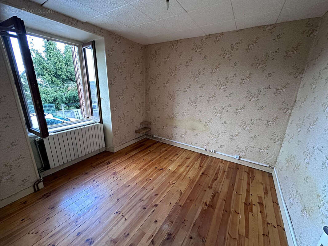 Appartement à SAINT-REMY-DE-CHAUDES-AIGUES