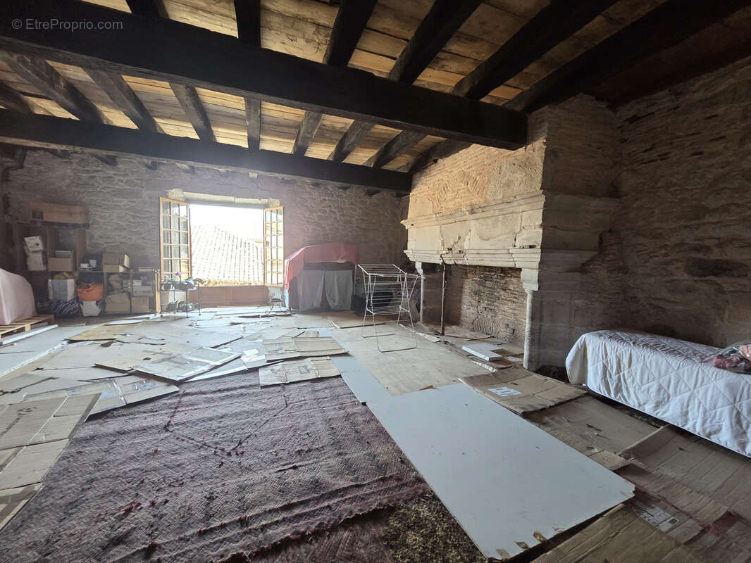 Maison de village de 228 m2 à rénover à fort potentiel - photo 10