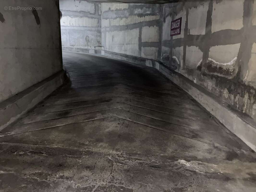 Parking à PARIS-19E