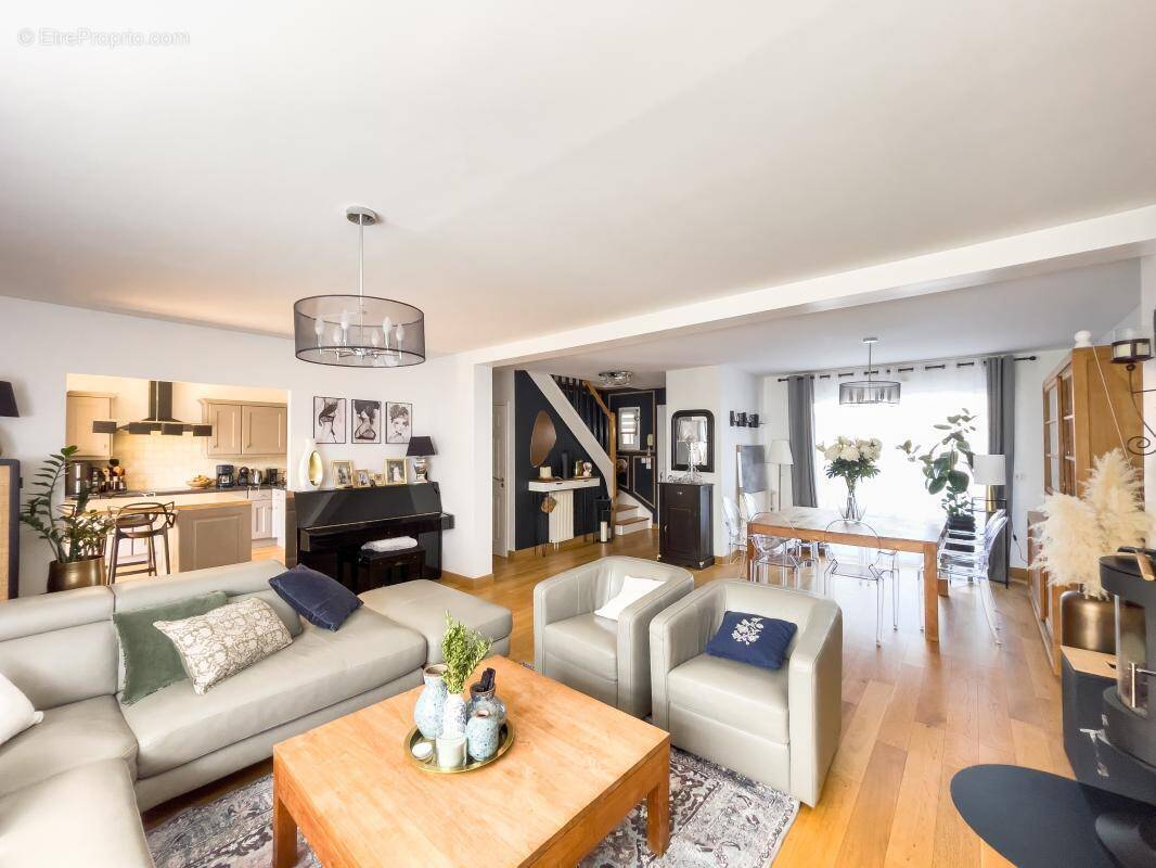 Maison à BAILLY-ROMAINVILLIERS