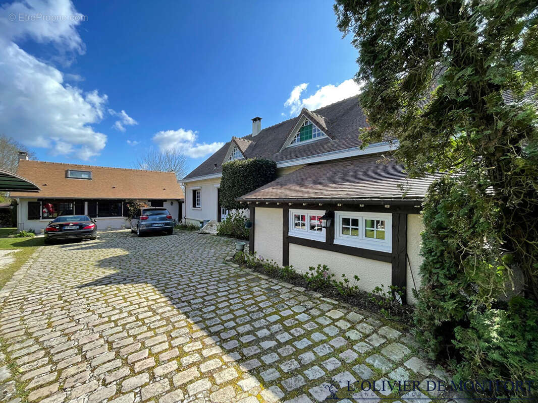 Maison Orgerus 9 pièce(s) 250 m2 - photo 2