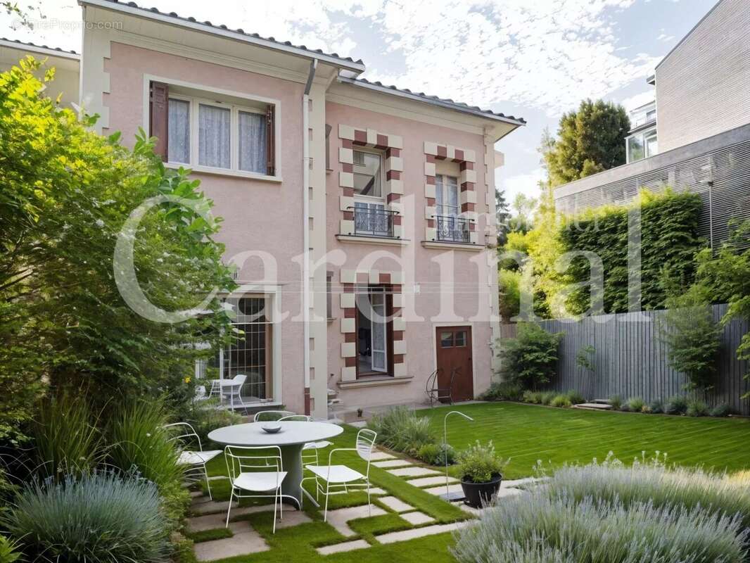 Maison à VILLE-D'AVRAY