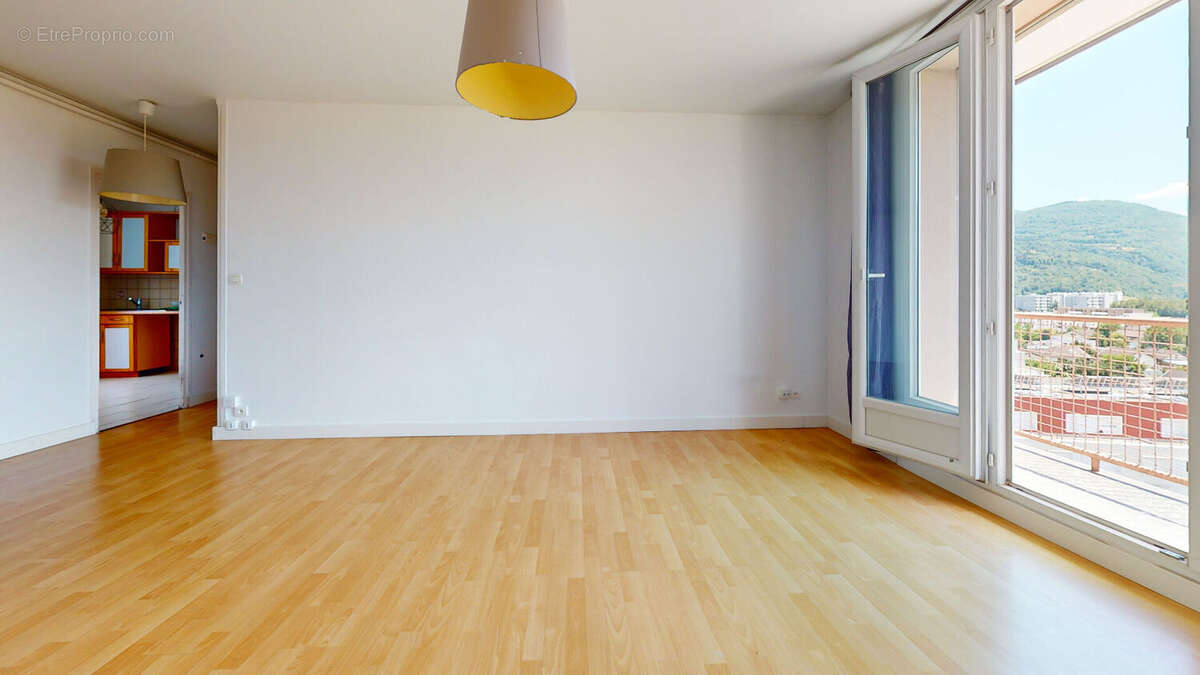 Appartement à SAINT-MARTIN-D'HERES