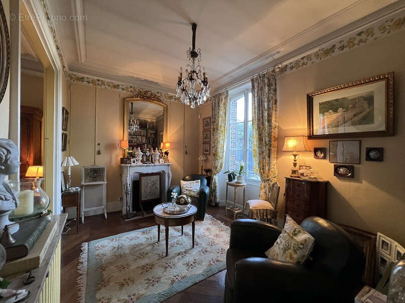 CHERISY - 10 minutes de HOUDAN - Maison Bourgeoise du XIXème siècle avec jardin et dépendances - photo 6