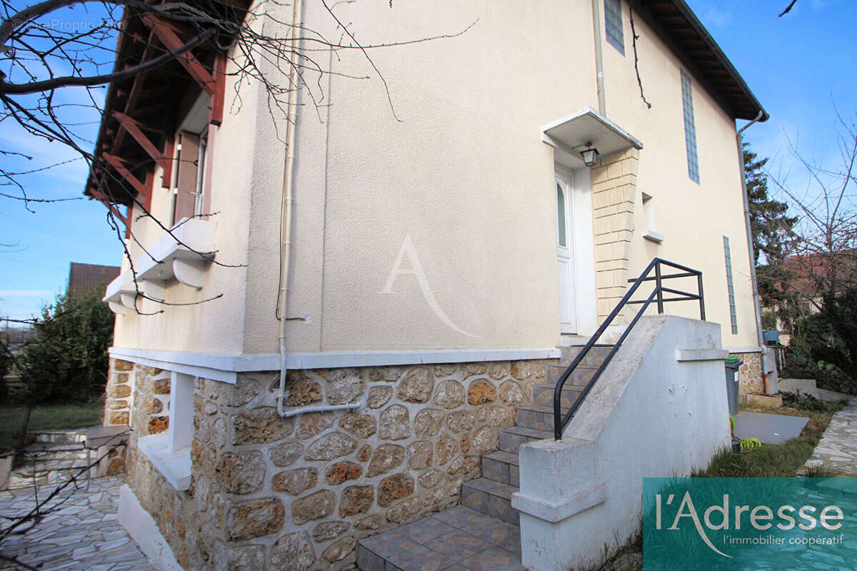 Maison à VIRY-CHATILLON