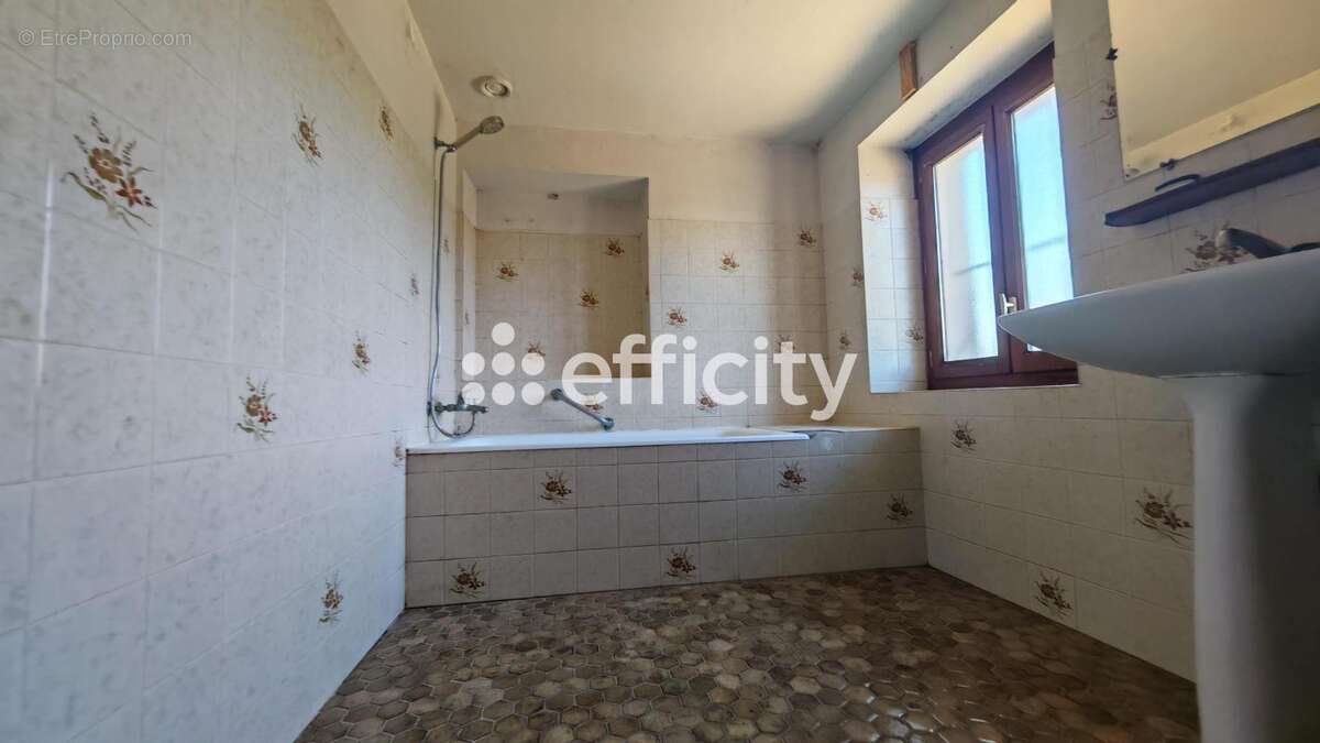 Maison 150 m² à Moirans  - photo 9