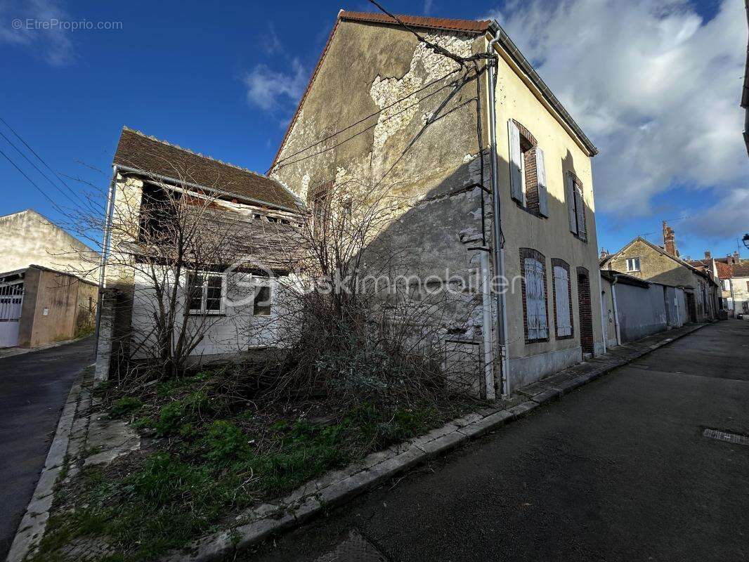 Appartement à BRIENON-SUR-ARMANCON