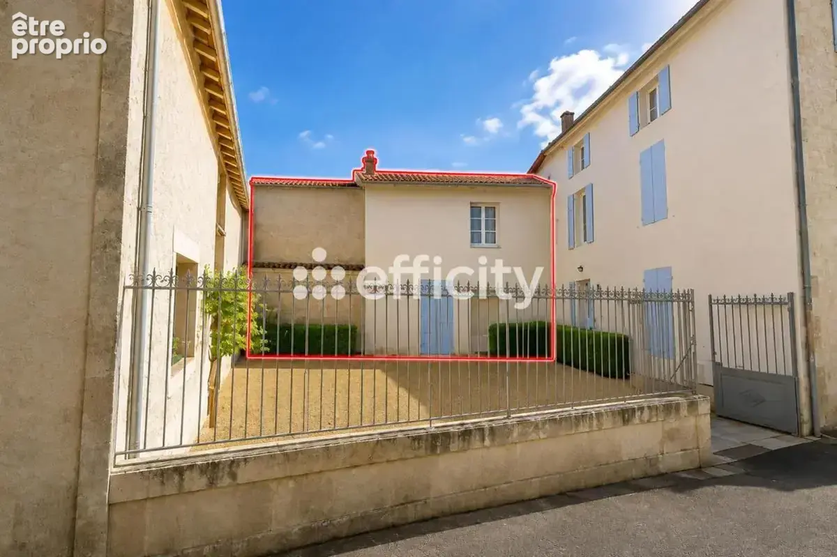 Appartement à SAINT-JEAN-D'ANGELY