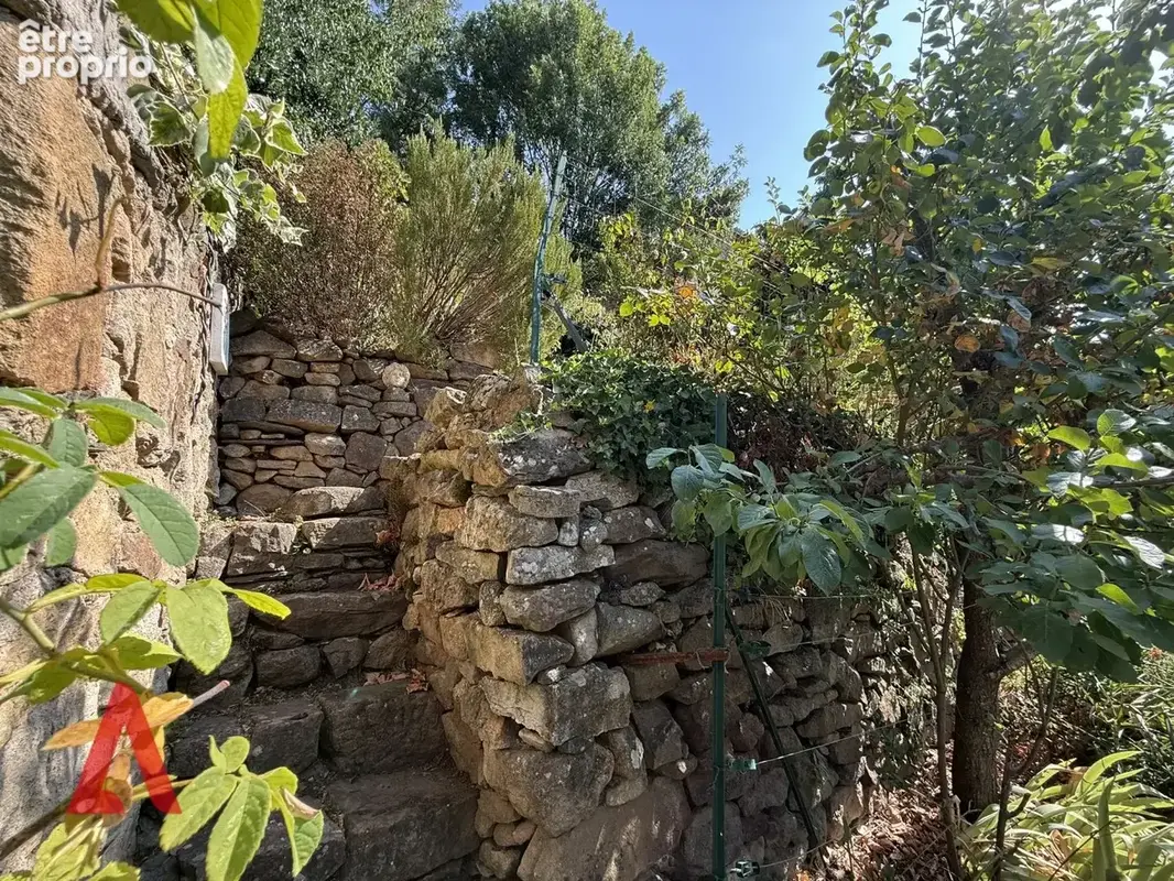 Charmante maison en pierre avec plusieurs chambres, jardin luxuriant et plusieurs terrasses - photo 3