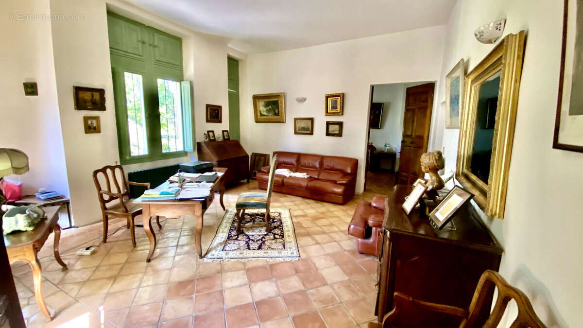 Château classé aux monuments historique au coeur de Pernes les Fontaines - photo 9