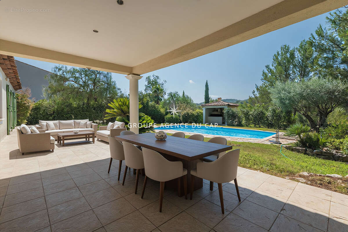 Villa de plain pied de type 6 pièces avec garage et piscine. - photo 13