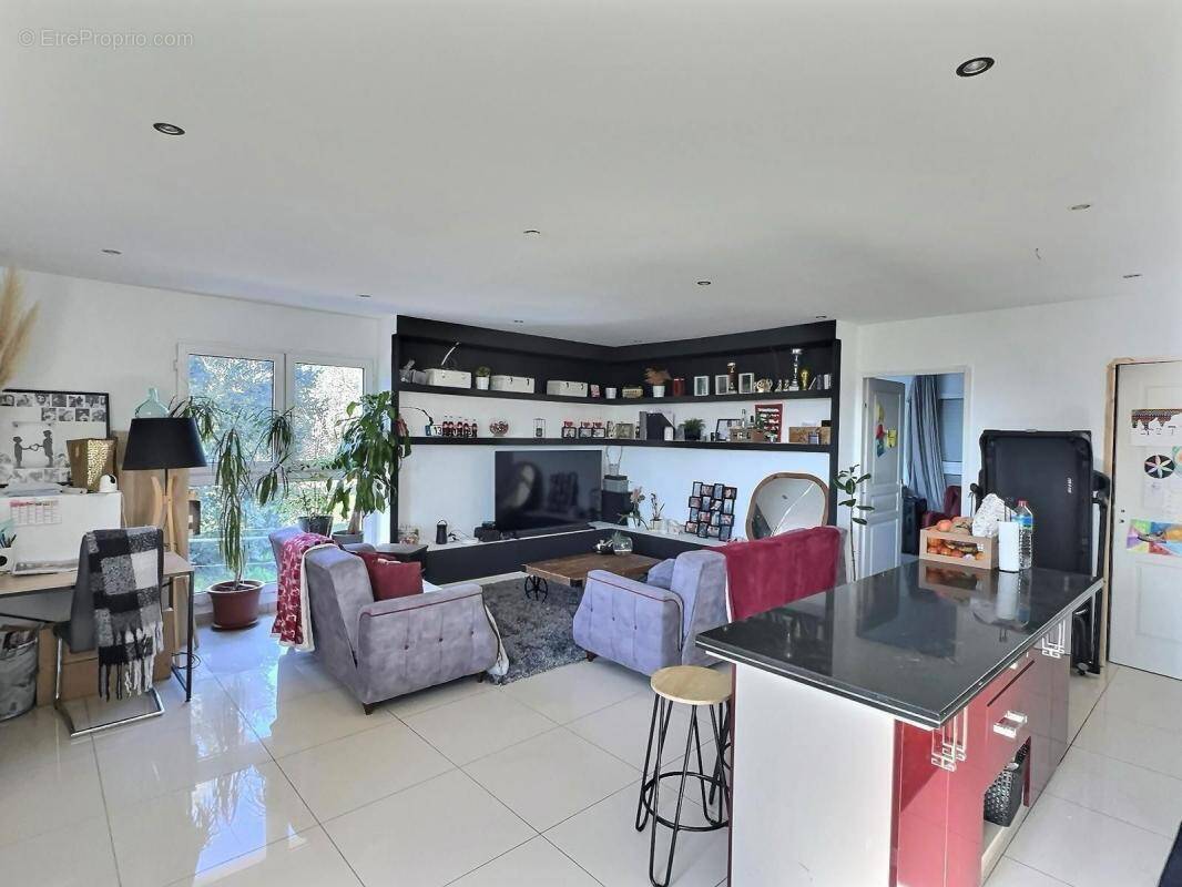 Commerce à LA VILLE-DIEU-DU-TEMPLE