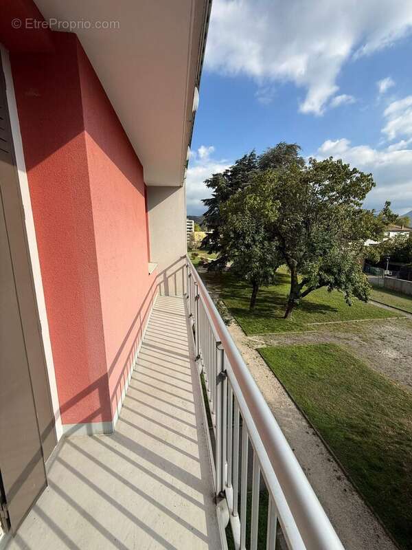 Appartement à LE PONT-DE-CLAIX