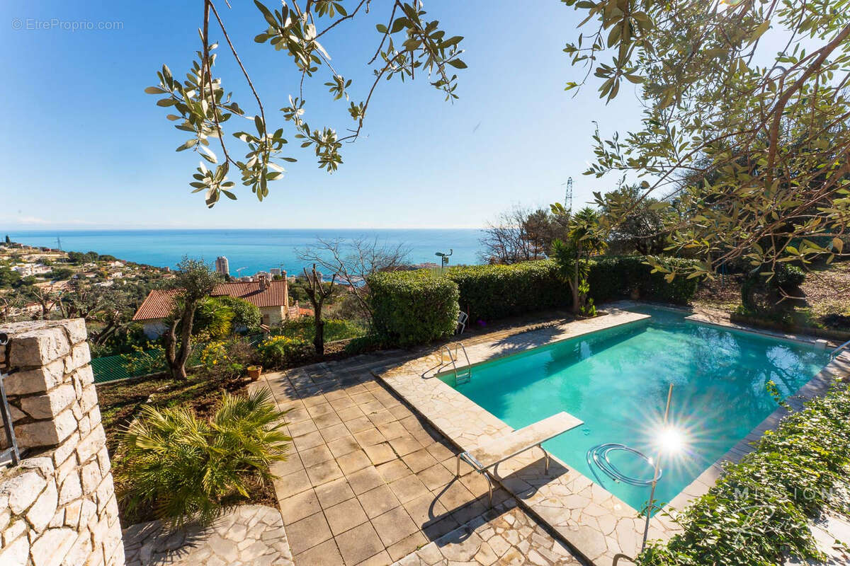 Villa provençale offrant une vue panoramique sur la mer à La Turbie, à 5 minutes de Monaco - photo 3