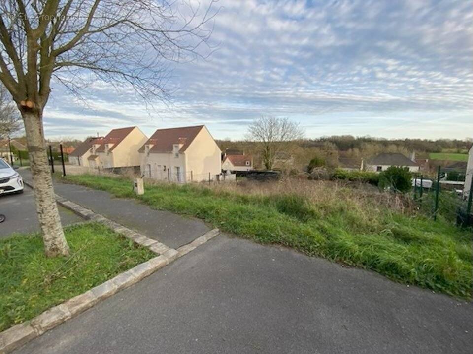 Terrain à MORIENVAL