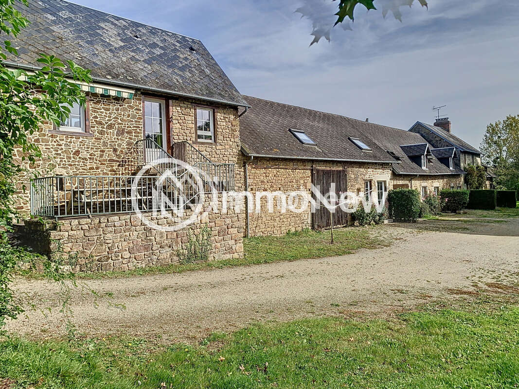 propriété de charme /Le Val Saint Père/ 6 Logements, 3.5 hectares - photo 2