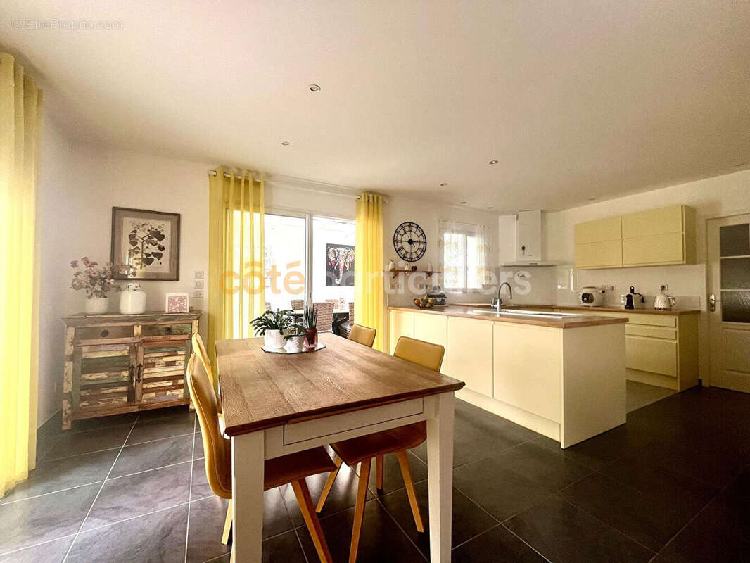 Maison à MESCHERS-SUR-GIRONDE