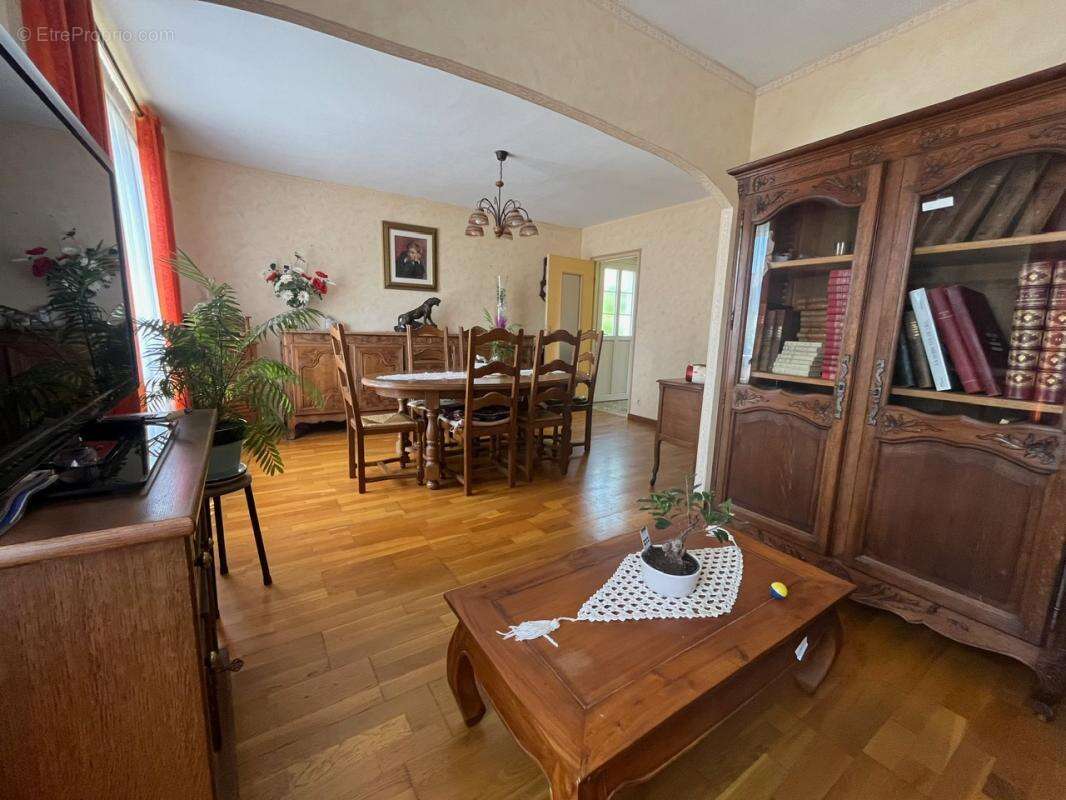 Maison à SAINT-GERMER-DE-FLY