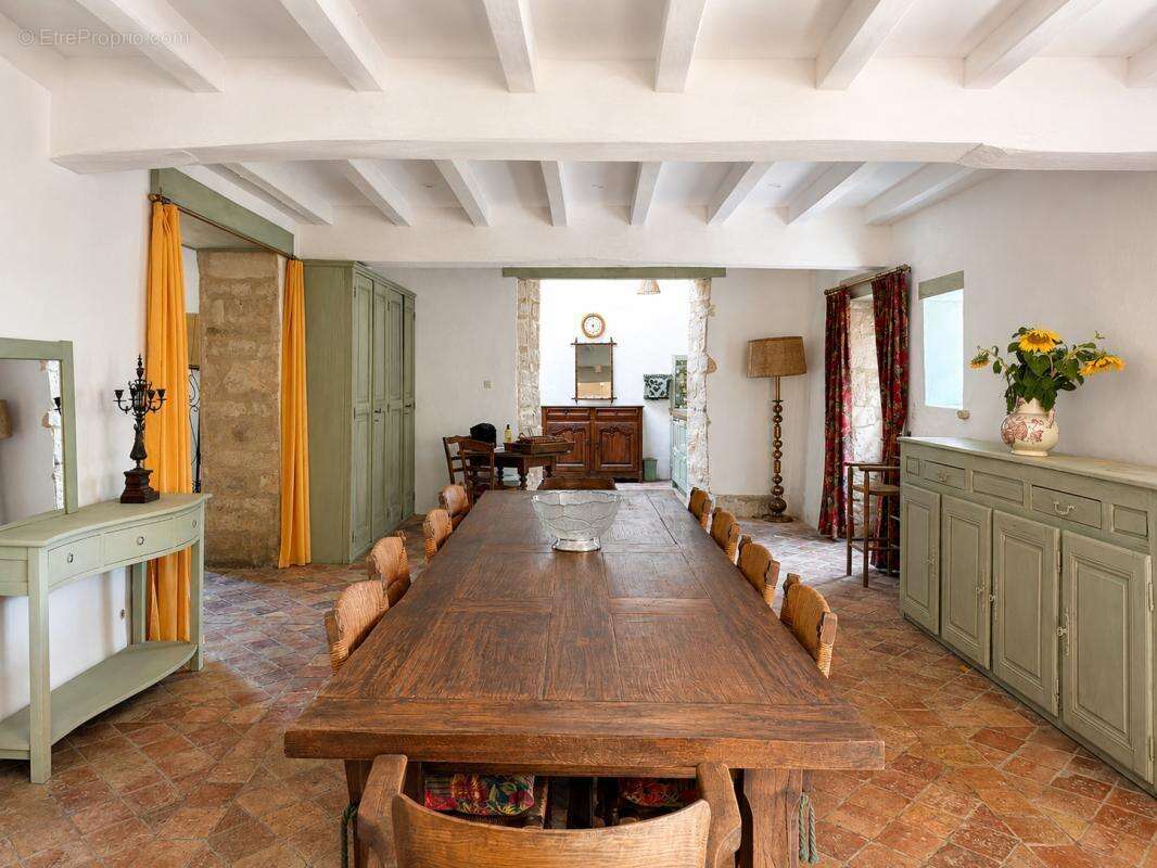 Propriété de caractère de 350 m2 avec gîtes -Tusson - 470 00 - photo 10