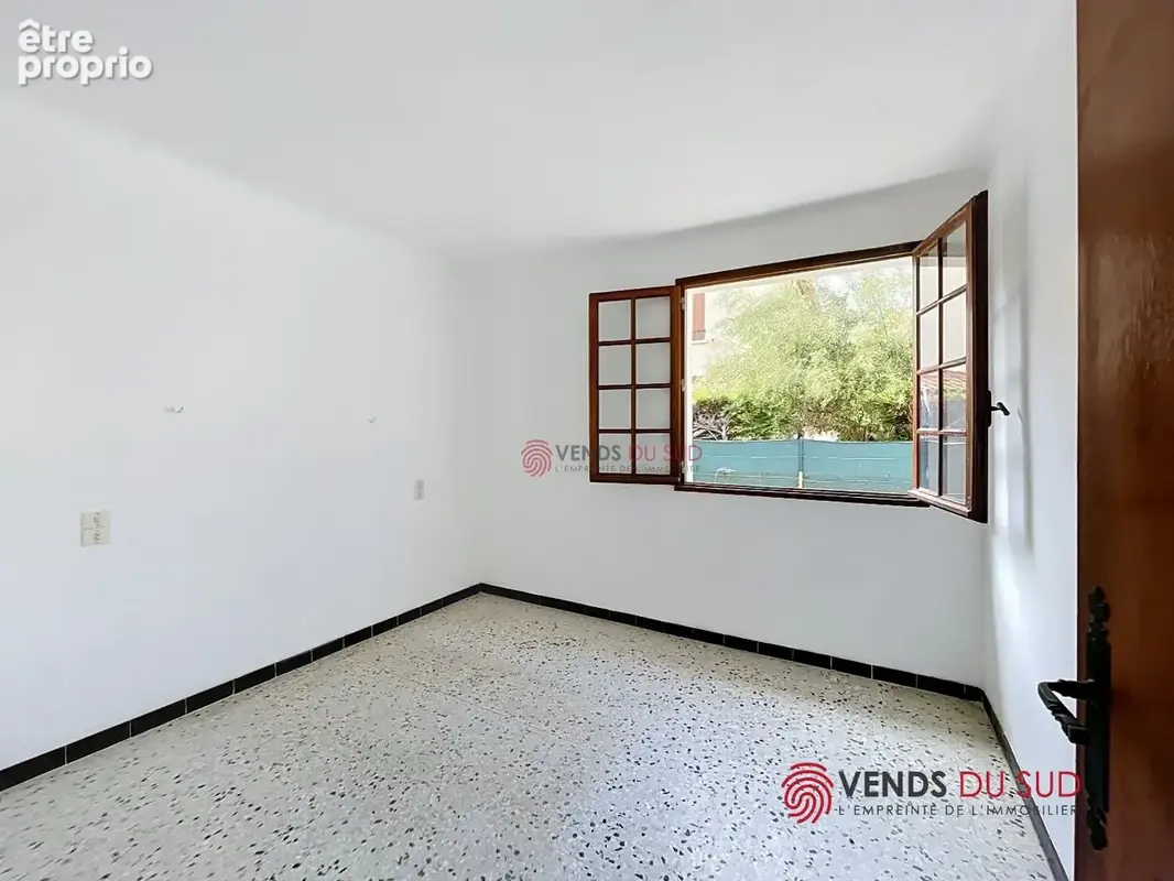 Maison plain pied - deux garages - jardin arbore terrasse - photo 5