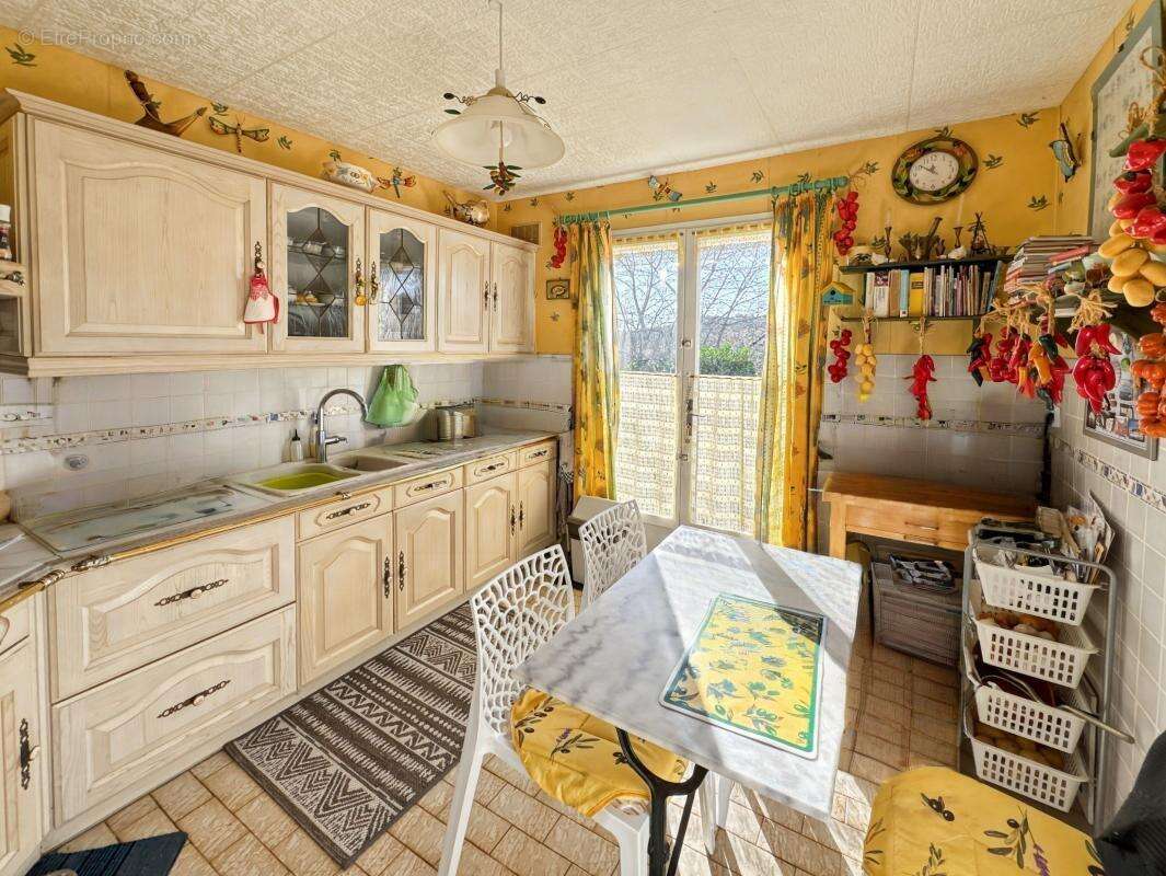 Maison à LEGUILLAC-DE-L'AUCHE