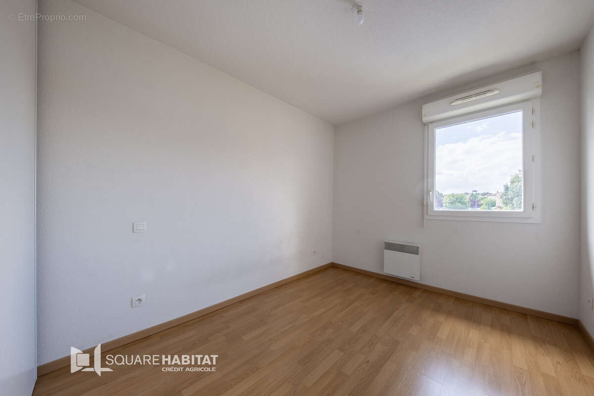 Appartement à PINS-JUSTARET