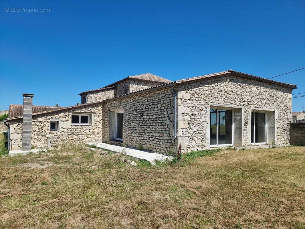 Spacieuse ferme offrant quatre chambres sur 8800m² de jardin - photo 17