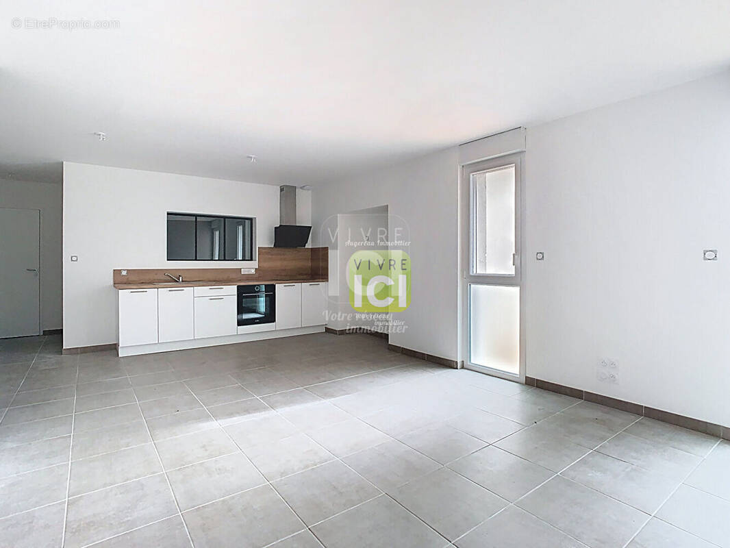 Appartement à SAINT-MACAIRE-EN-MAUGES