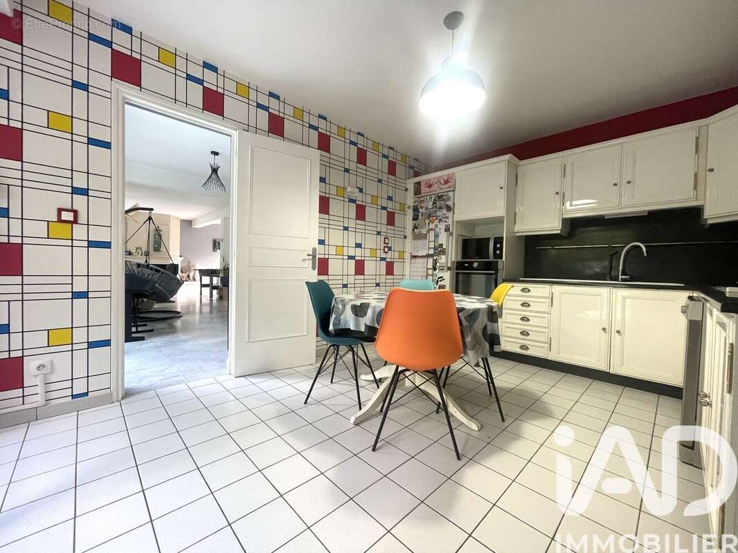 Photo 8 - Maison à LE MESNIL-SAINT-DENIS