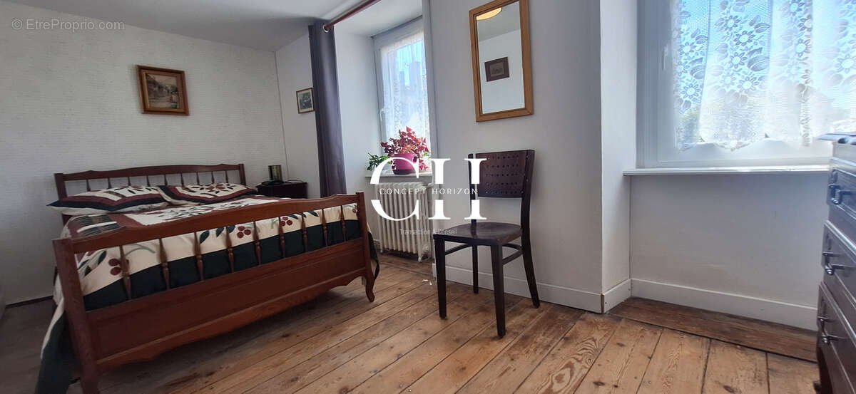 À VENDRE - Immeuble à usage mixte professionnel et habitation / Anciennement hôtel - restaurant / 282m2 / Pati - photo 12